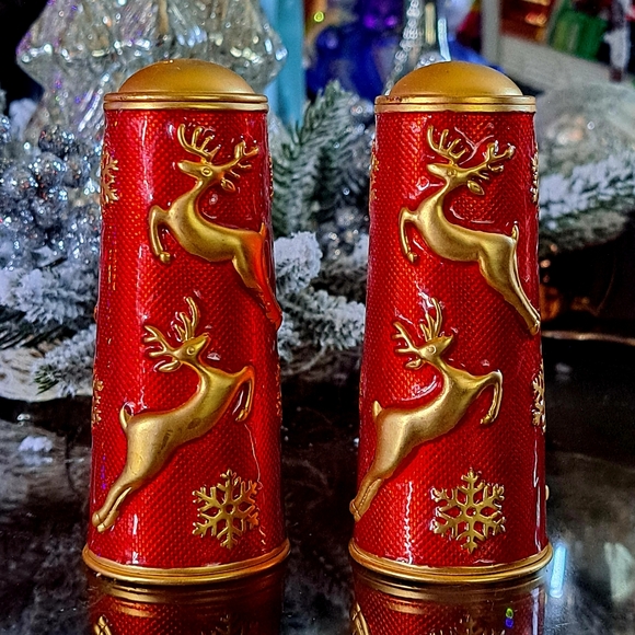 Bombay Company Salt and Pepper Shaker Set Reindeer Snowflake Holiday. NWOT - Picture 1 of 9